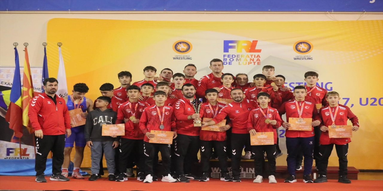 Milli güreşçiler Balkan Şampiyonası’nda 38 madalya kazandı.