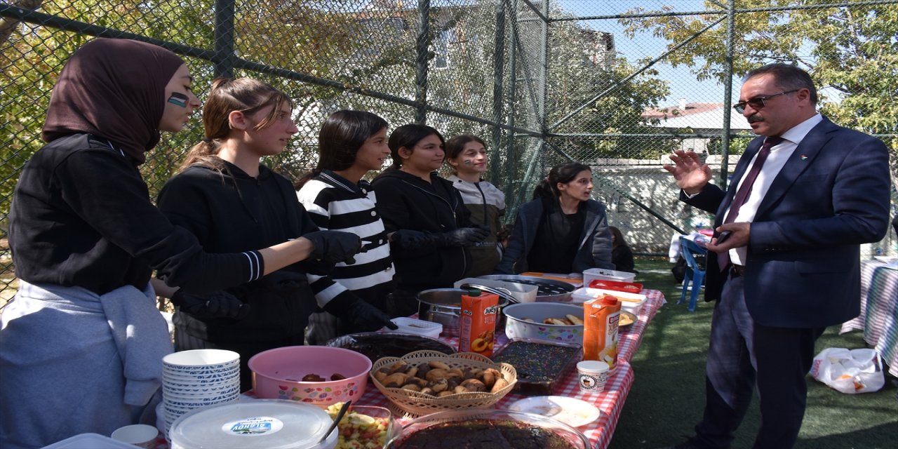 Van’da öğrencilerden Filistin’e destek: “Van-Gazze Kardeşlik Kermesleri” düzenlendi