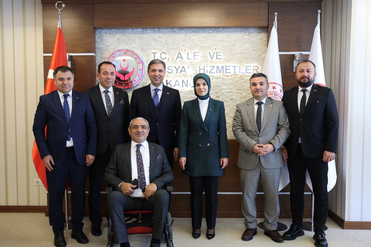 Bakan Göktaş, AK Parti Genel Başkan Yardımcısı Sırakaya ve beraberindeki heyetle bir araya geldi