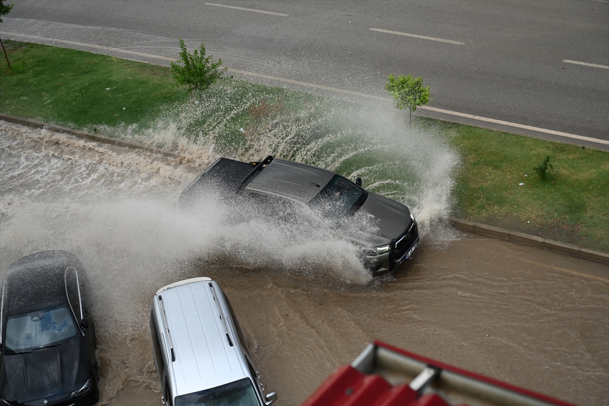 Osmaniye'de sağanak hayatı olumsuz etkiledi