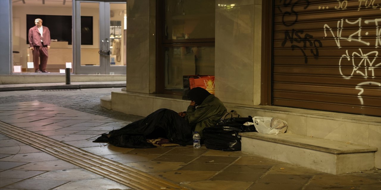 Yunanistan’da Shedia: Evsizlere Umut ve Geçim Kaynağı Sunan Sosyal Dergi