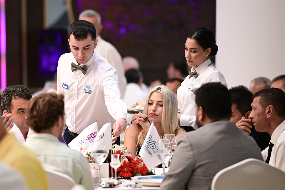Turizm öğrencileri mezun olmadan iş bulacak