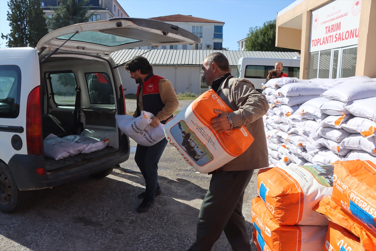 Kırklareli'nde çiftçilere kuraklığa dayanıklı kaba yem tohumu dağıtıldı