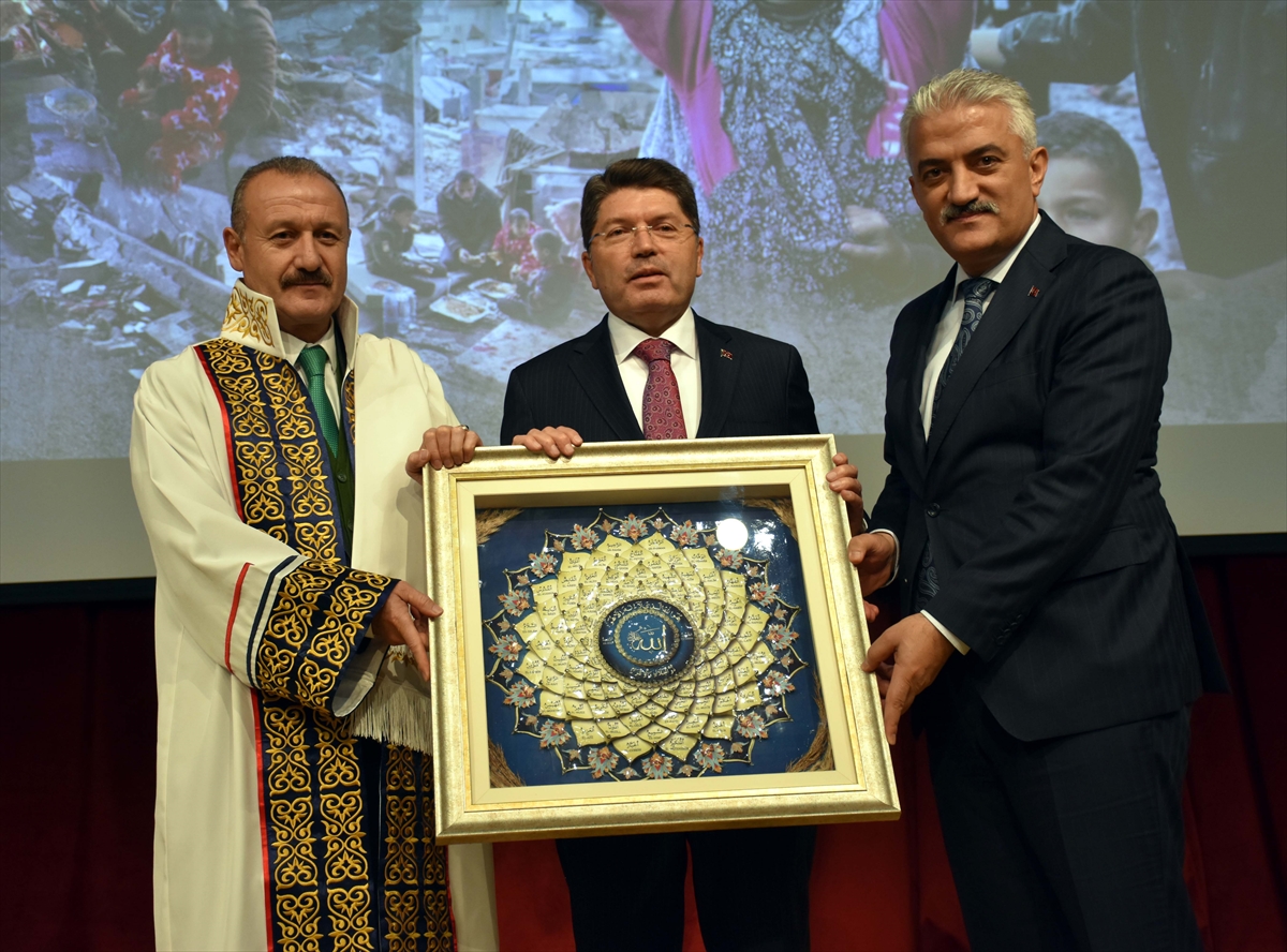 "İsrail adeta bir terör örgütü gibi davrandı"