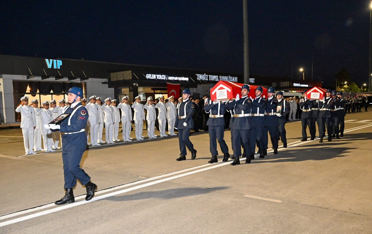 Sakarya'da şehit olan 2 jandarma personeli memleketlerine uğurlandı