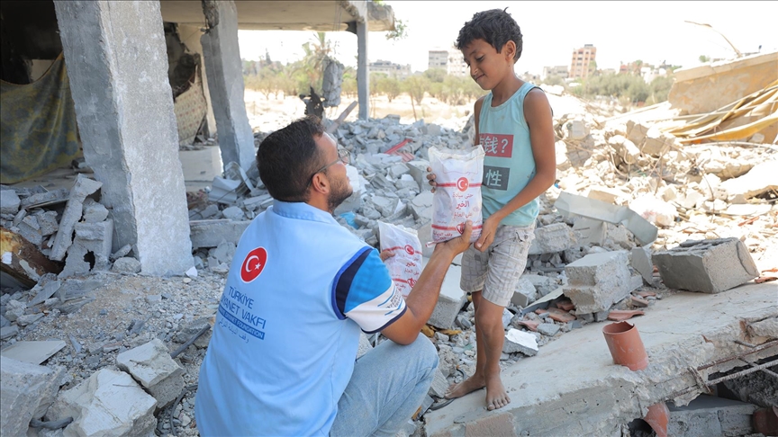 TDV Yaraları sarmaya devam ediyor. Lübnan’da 1700 yetim öğrenciye eğitim desteği