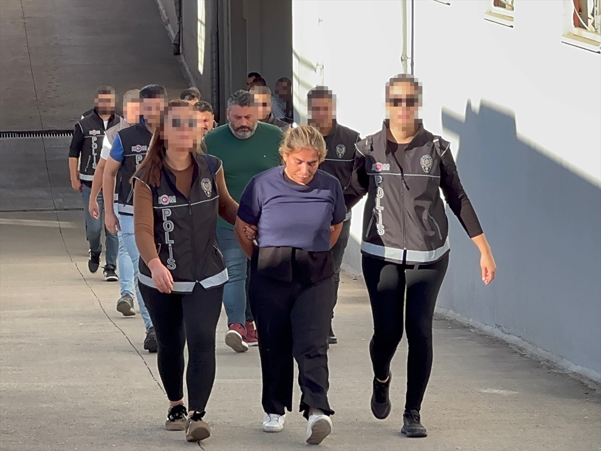 Adana'da dolandırıcılık yaptıkları iddiasıyla 5 zanlı tutuklandı
