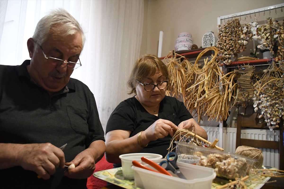 Süs eşyası yapımı demans hastasına "terapi", eşine gelir kapısı oldu