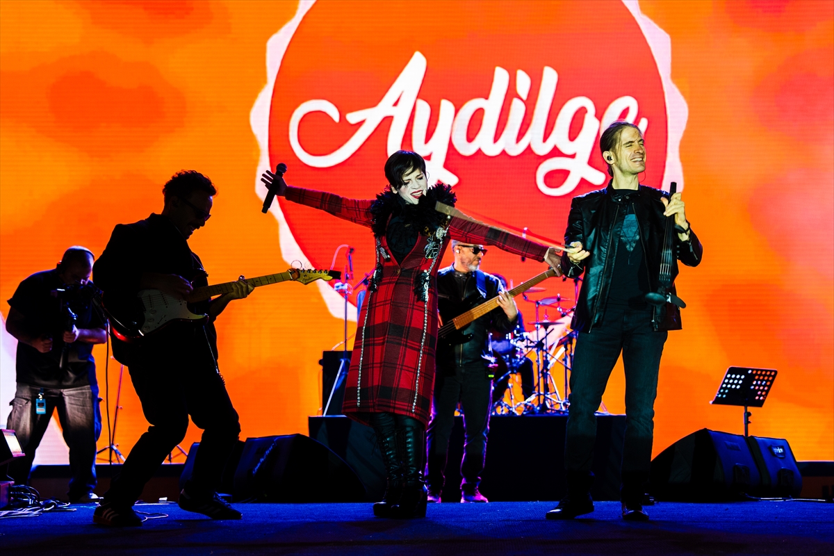 Malatya Kültür Yolu Festivali'nde sahne alan Aydilge'den Filistin'e destek