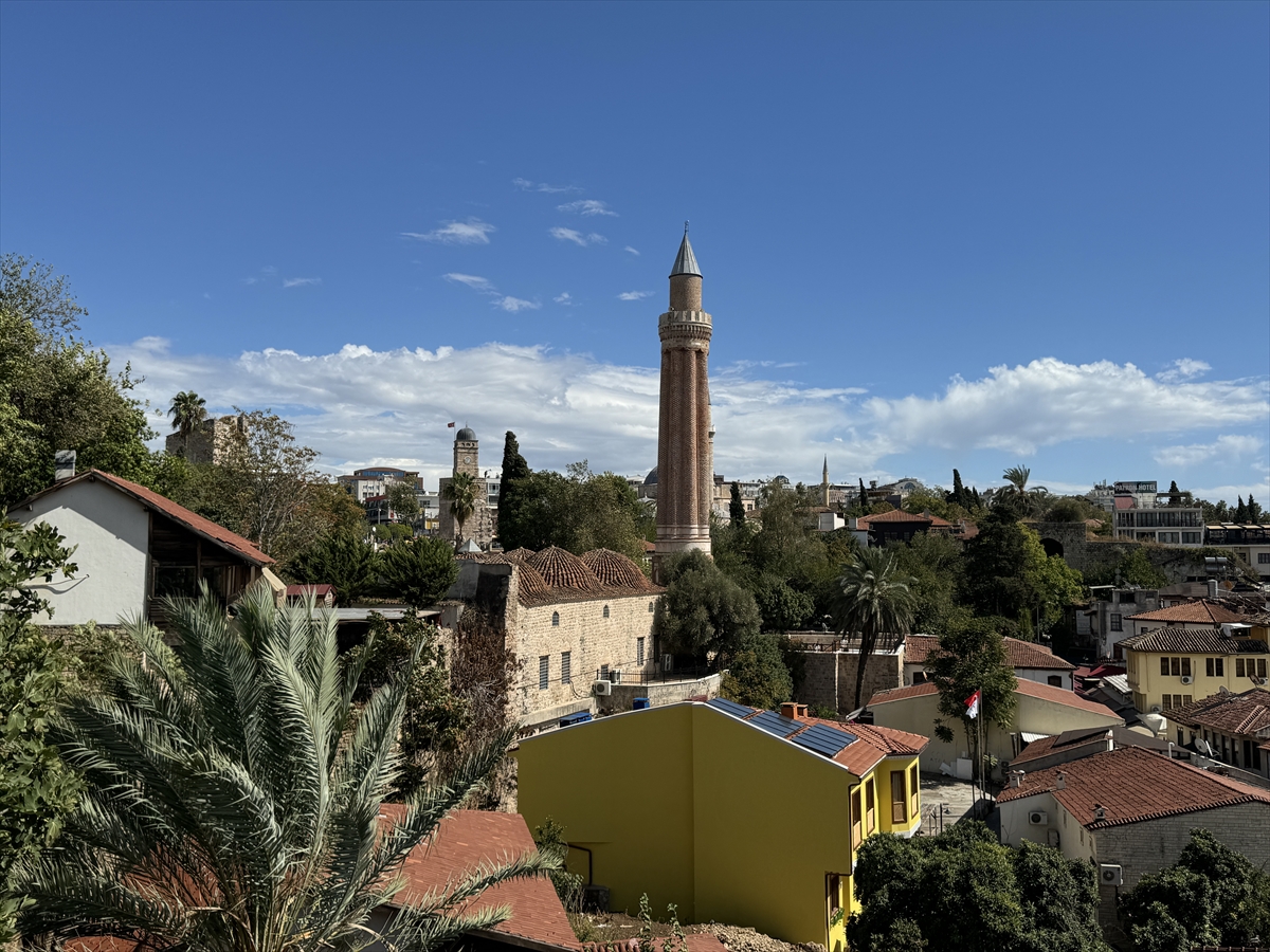 Yivli Minare çevresindeki kazılarda açığa çıkarılan mezarlardan 3'ü koruma altına alındı