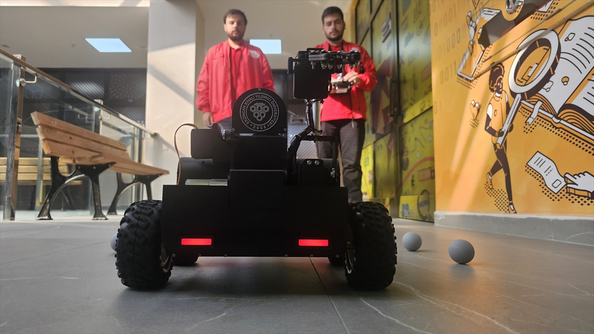 Ürettikleri robotla TEKNOFEST ikincisi olan öğrenciler, yeni yarışlarda zirveyi hedefliyor
