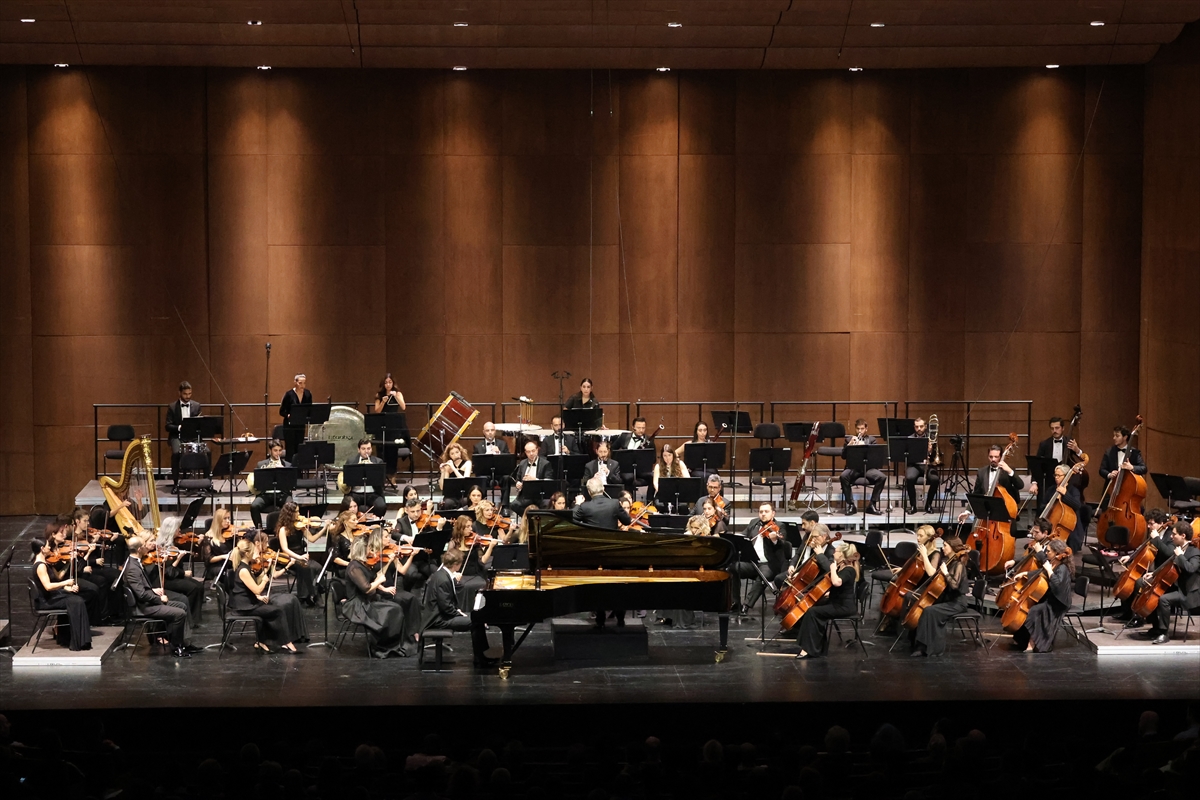 İDSO, DenizBank Konserleri 2025-2026 sanat sezonunu AKM'de açtı