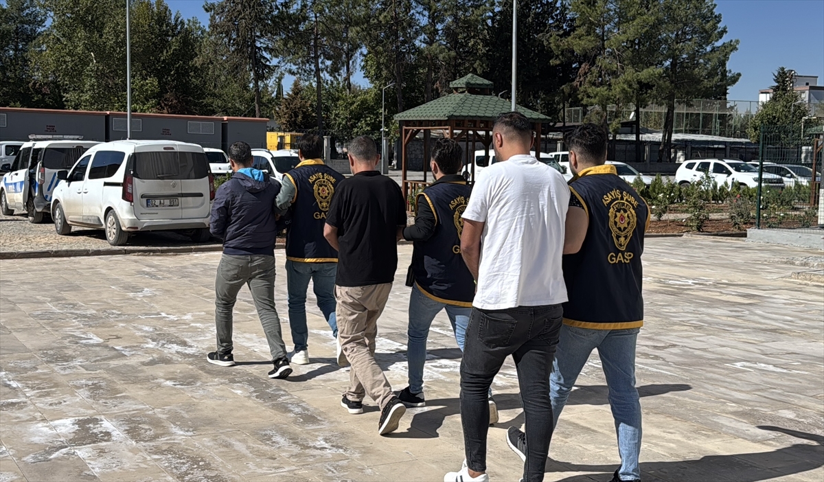 Adıyaman'da husumetli 3 kişi adliye önünde silahlarla yakalandı