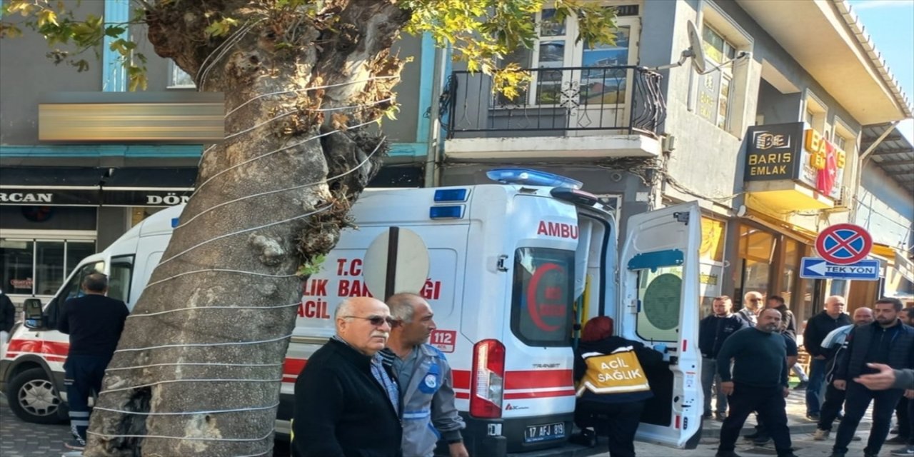 Çanakkale’nin Ezine ilçesinde eşi tarafından av tüfeğiyle vuruldu.