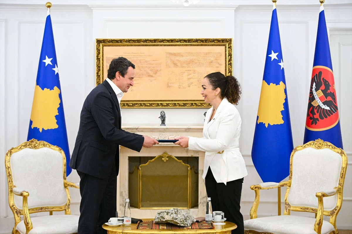 Başbakan Değişmiyor. Kosova'da hükümeti kurma yetkisi mevcut Başbakan Albin Kurti'ye verildi