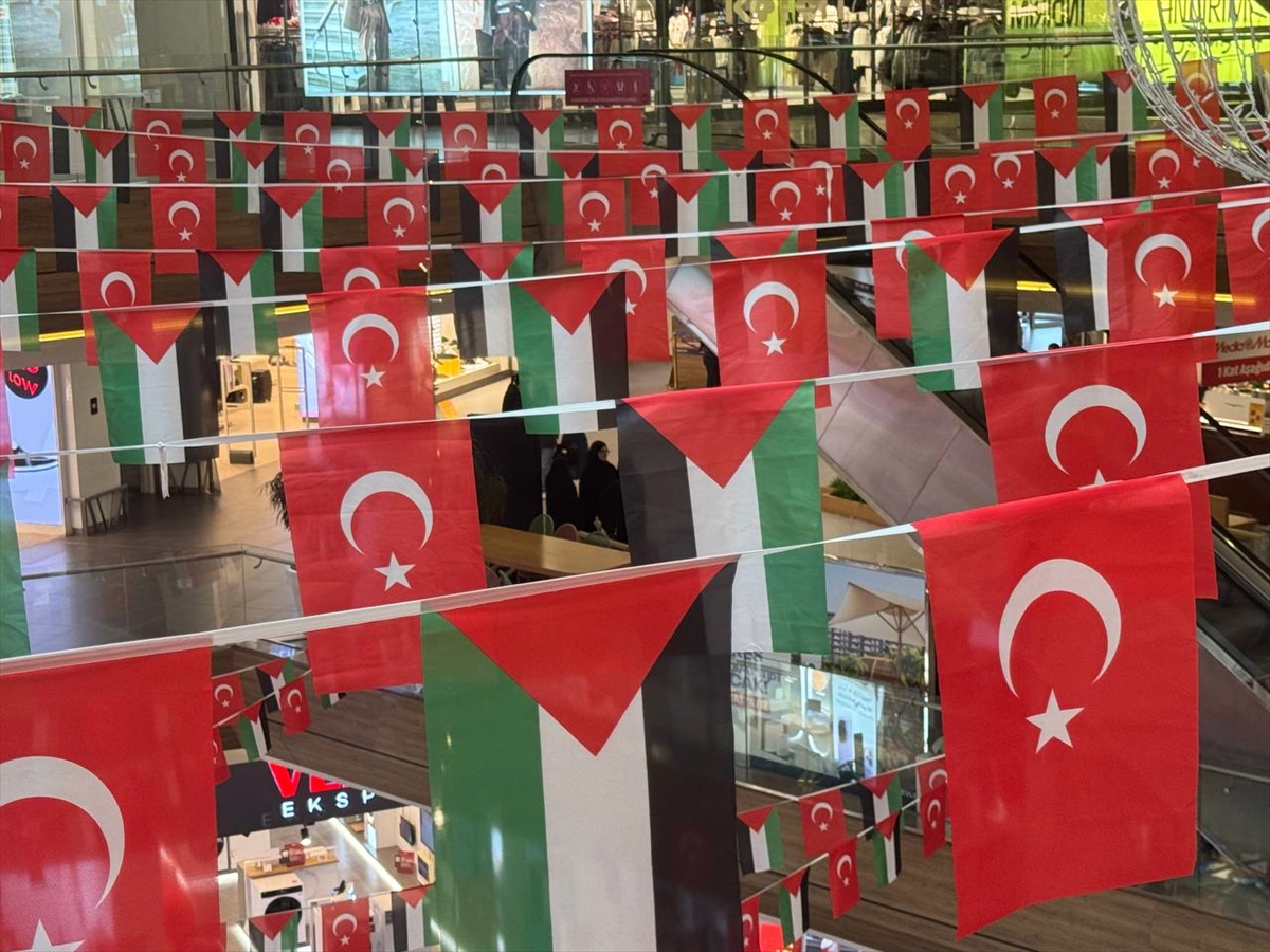 Gazze için Hayır Çarşısı kurdular