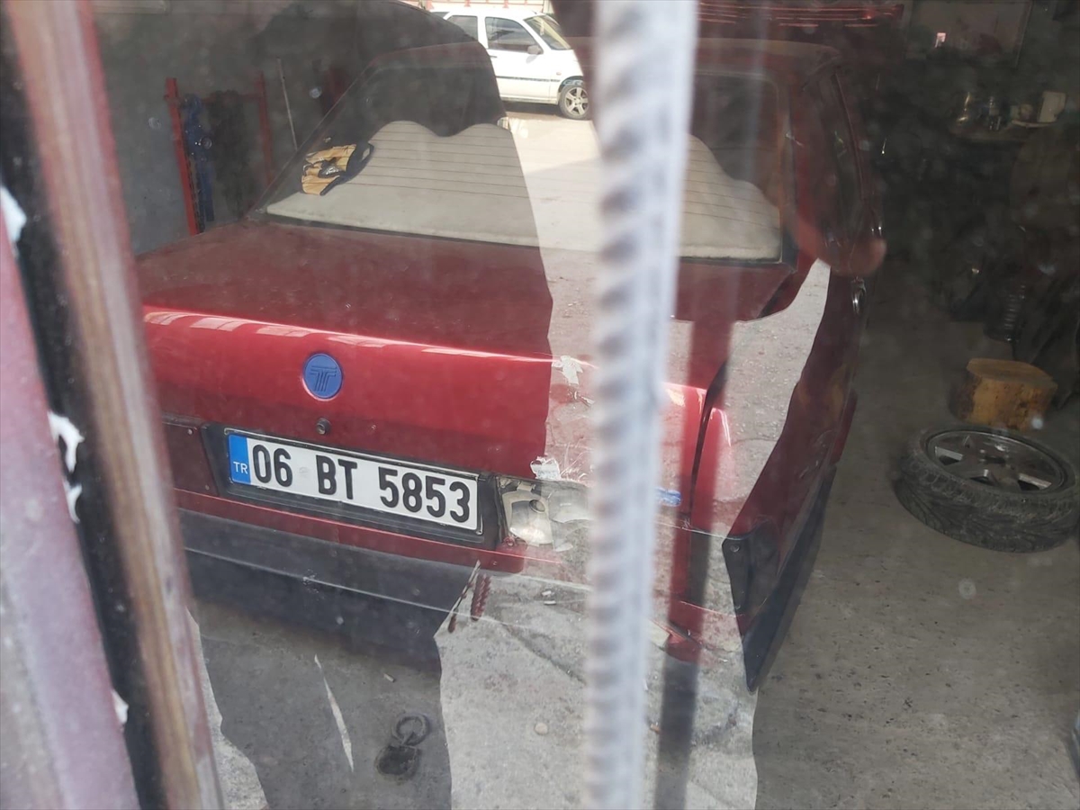 Ankara'da oto tamircisi iş yerindeki araçta ölü bulundu