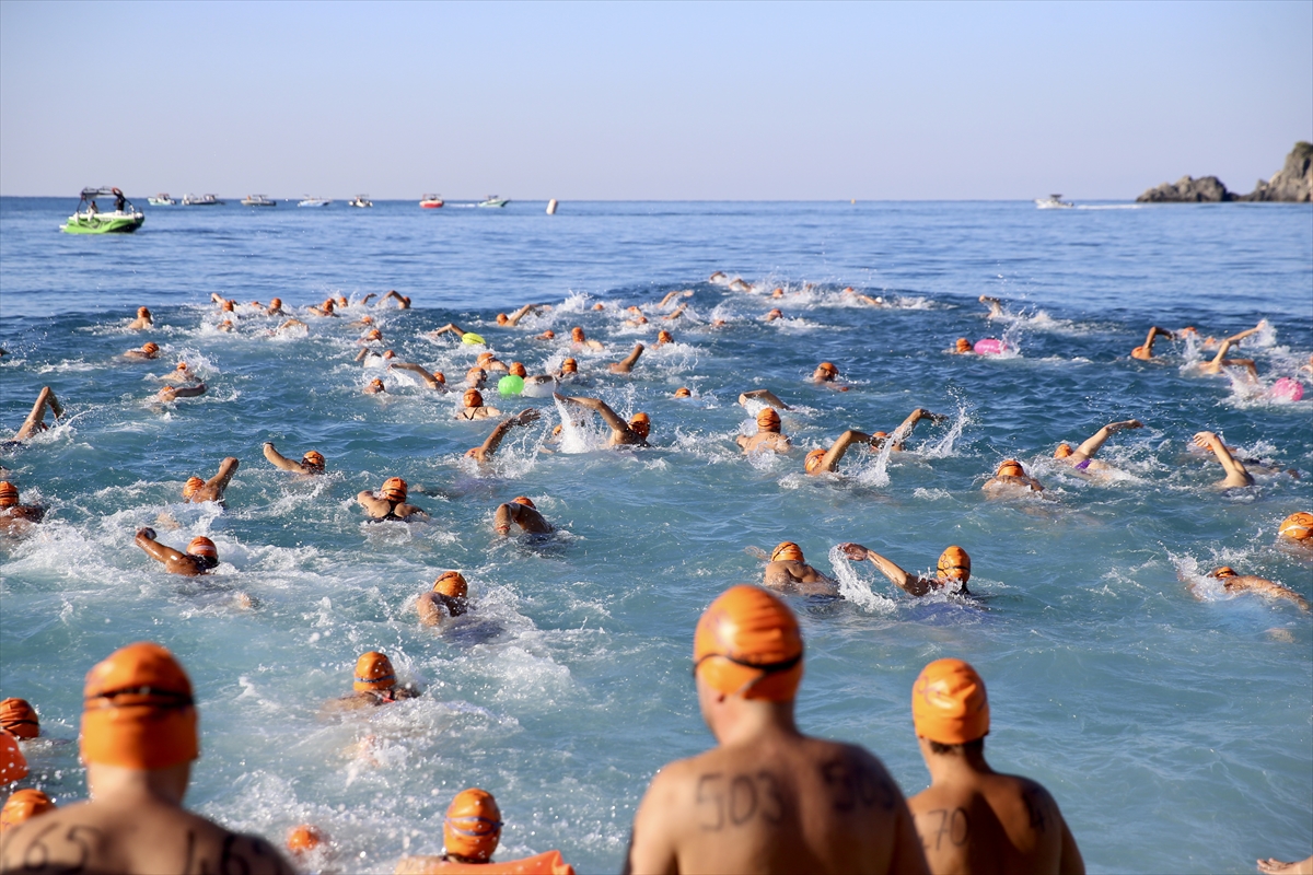 Fethiye'de açık su yüzme yarışları yapıldı