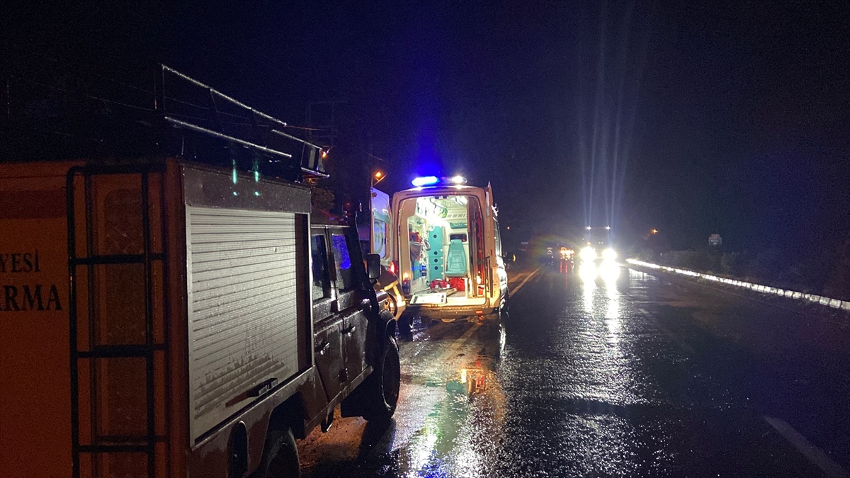 Kastamonu'da tur midibüsü devrildi