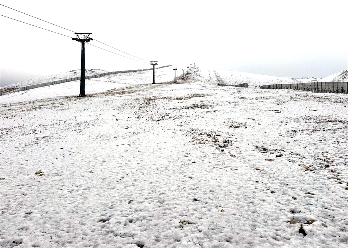 Samsun'da Akdağ'a mevsimin ilk karı yağdı