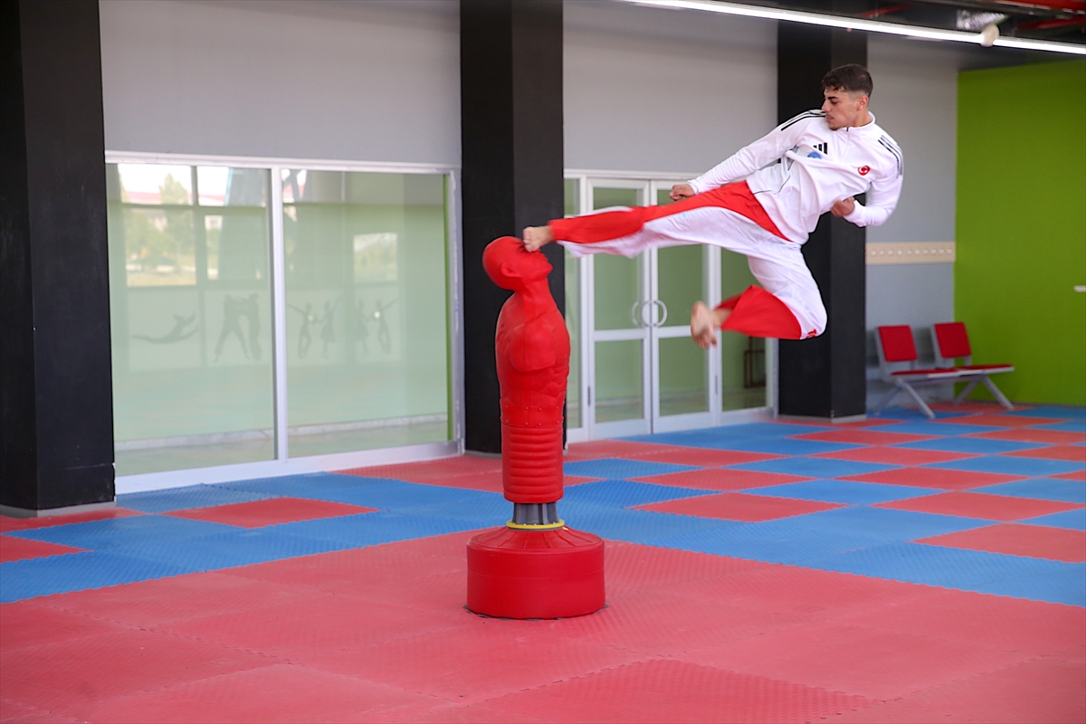 Avrupa şampiyonu Vanlı sporcu, Dünya Kick Boks Şampiyonası'nda da altın madalya istiyor