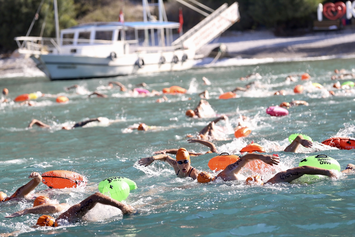 Fethiye'de Kelebekler Vadisi-Ölüdeniz Açık Su Yüzme Yarışı yapıldı