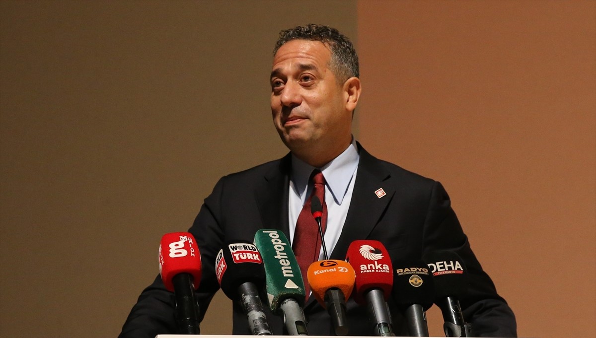 Arkadaşlar şortla gezmek ayıp değil