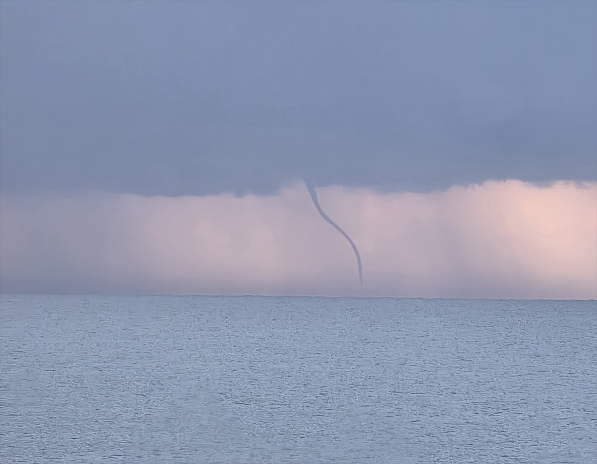 Alanya'da denizde hortum oluştu