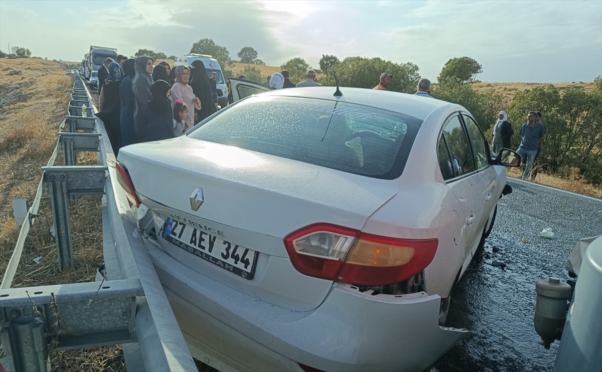 Mardin'de 2 otomobilin çarpıştığı kazada 4 kişi yaralandı