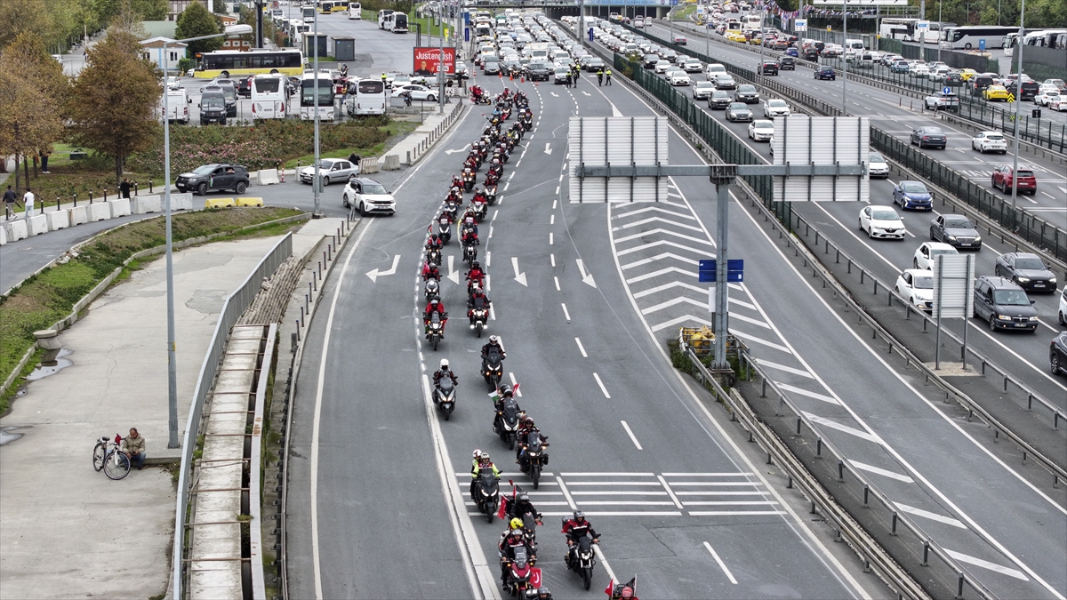 İstanbul'da arama kurtarma ekipleri "Gazze'ye Özgürlük Konvoyu" düzenledi