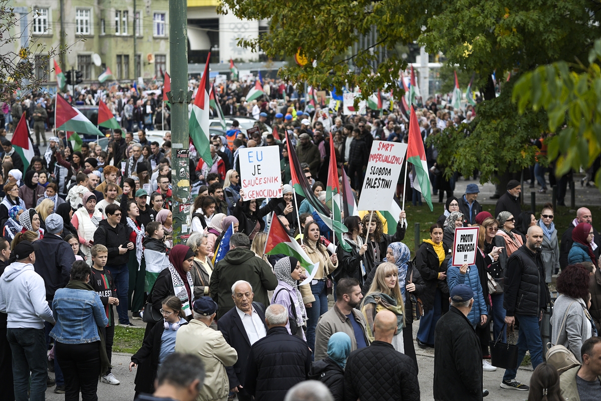 Bosna Hersek'te İsrail'in Gazze'de yaptığı soykırım protesto edildi