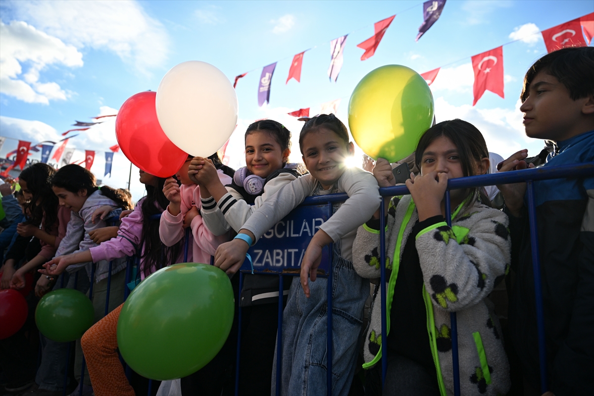 Bağcılar'da, Gazze'deki kız çocukları için balonlar gökyüzüne bırakıldı