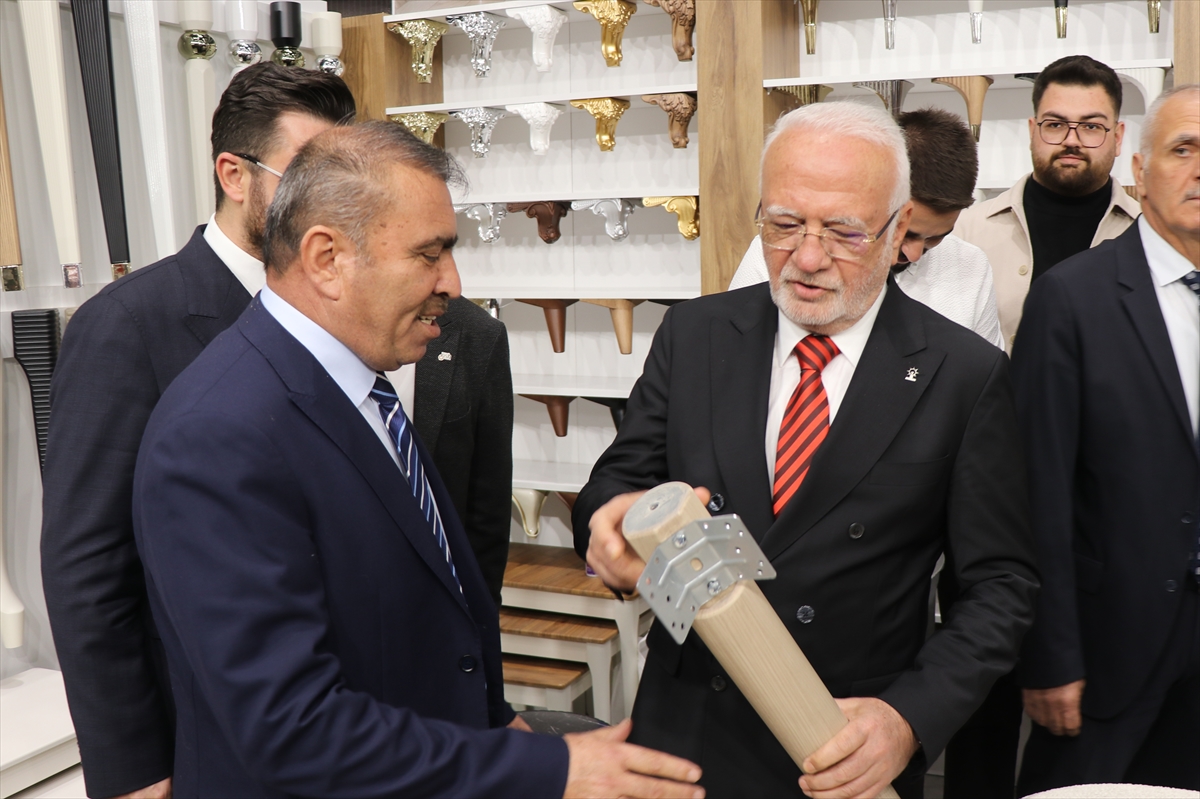 AK Parti Genel Başkanvekili Elitaş, Kayseri'de mobilya fuarını ziyaret etti