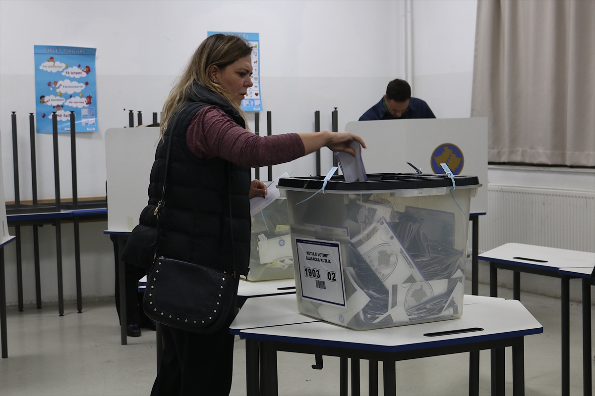 Kosova'da yerel seçimlerde oy kullanma işlemi sona erdi