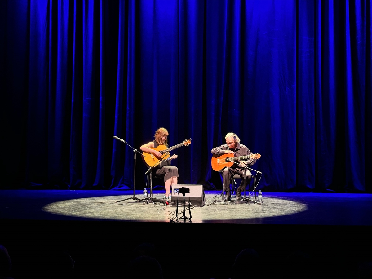 Gitar virtüözü Julia Schuler, İstanbul'da konser verdi