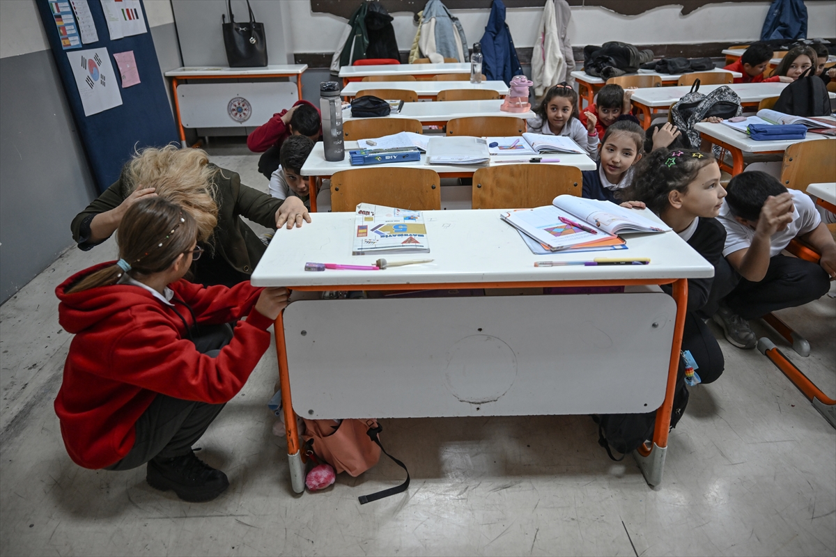 MEB'den afetlere karşı okullarda eş zamanlı tahliye tatbikatı