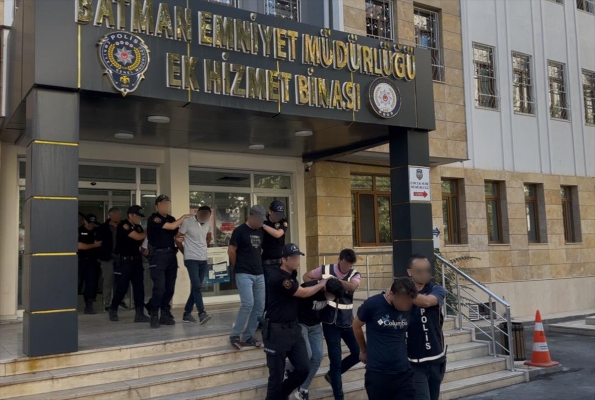 Batman'da 1'i polis 8 kişinin yaralandığı silahlı kavgaya ilişkin 4 zanlı tutuklandı