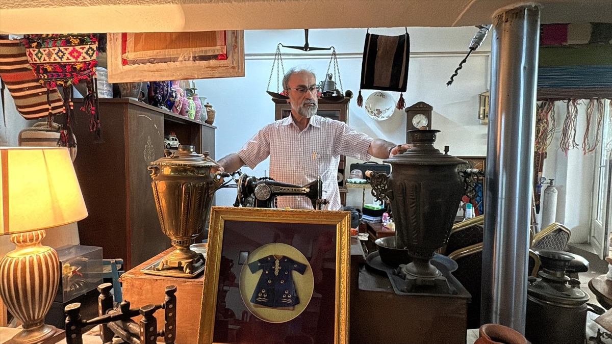 Kahvehanesini çocukluk hayali olan antikacıya dönüştürdü