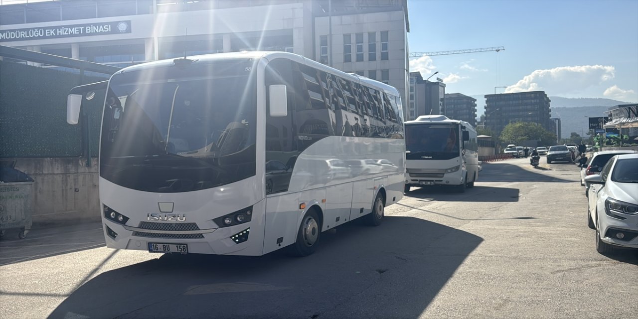 Bursa’da rüşvet ve suç örgütü iddialarıyla gözaltına alınan eski Nilüfer Belediye Başkanı adliyeye sevk edildi.