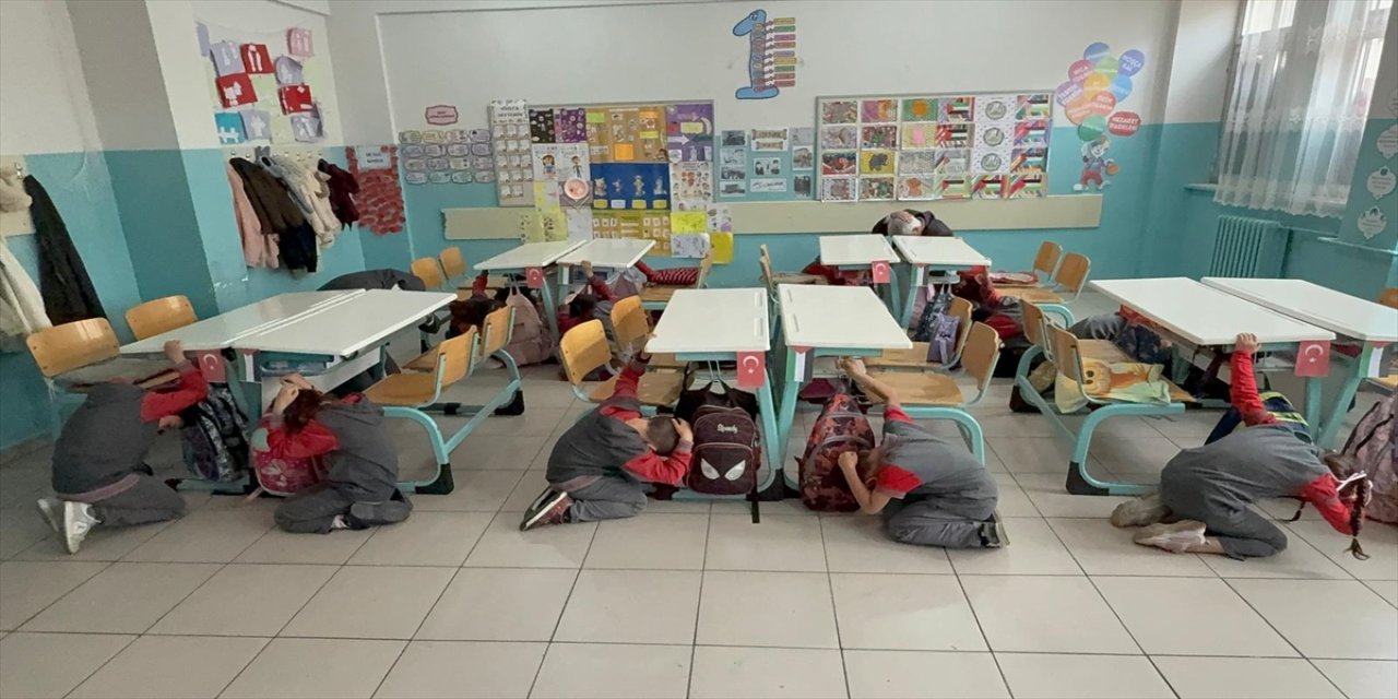 Kırşehir, Yozgat ve Kayseri’de okullarda MEB’in “Afetler ve Dayanıklılık Ayı” kapsamında tahliye tatbikatları yapıldı