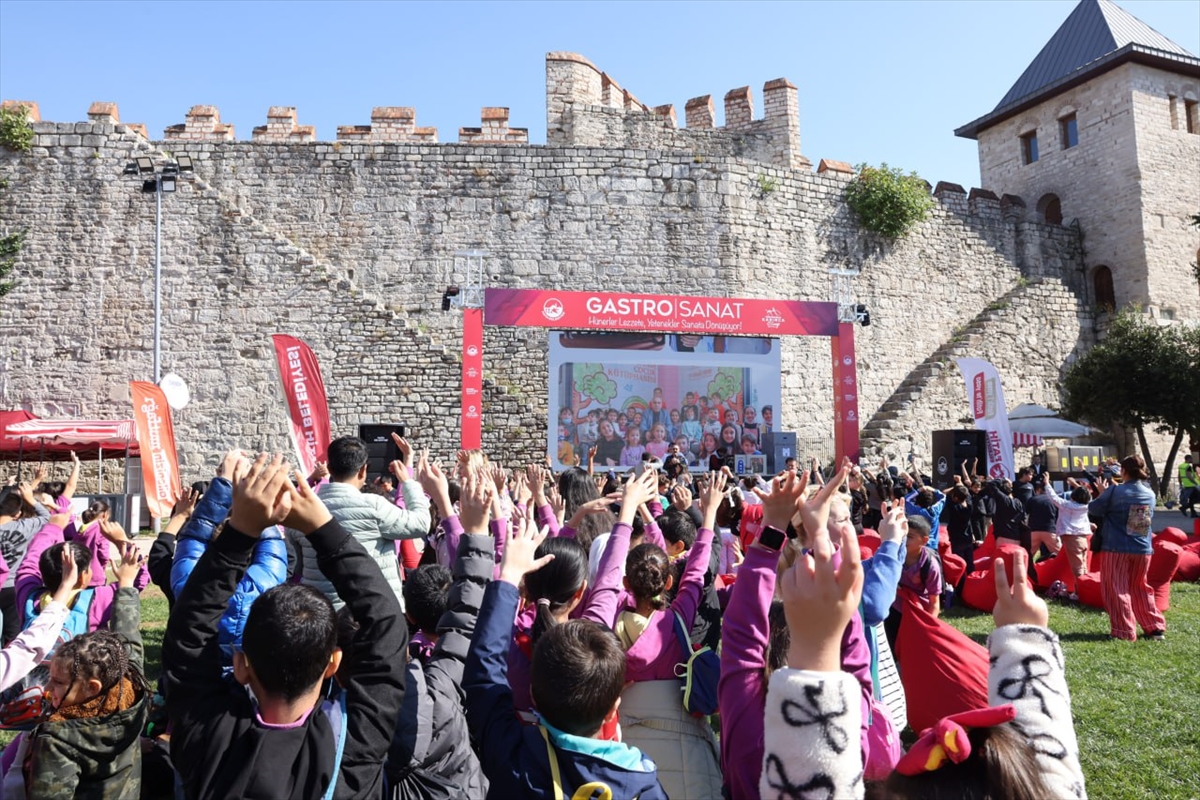Yedikule Hisarı'ndaki "Aile Festivali" 180 bini aşkın ziyaretçiyi ağırladı