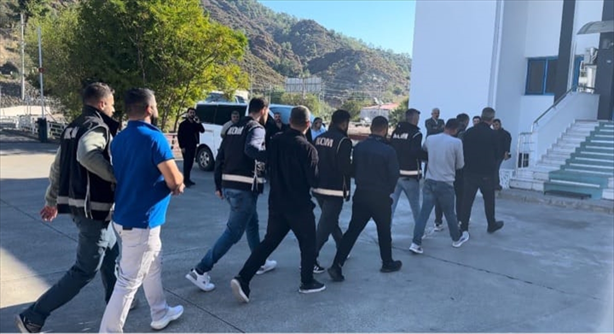 Muğla merkezli tefecilik operasyonunda yakalanan 5 zanlı tutuklandı