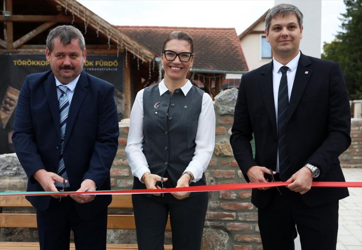 Macaristan'ın Törökkoppany kasabasındaki tarihi Türk hamamı, Türk-Macar Dostluk Parkı haline getirildi