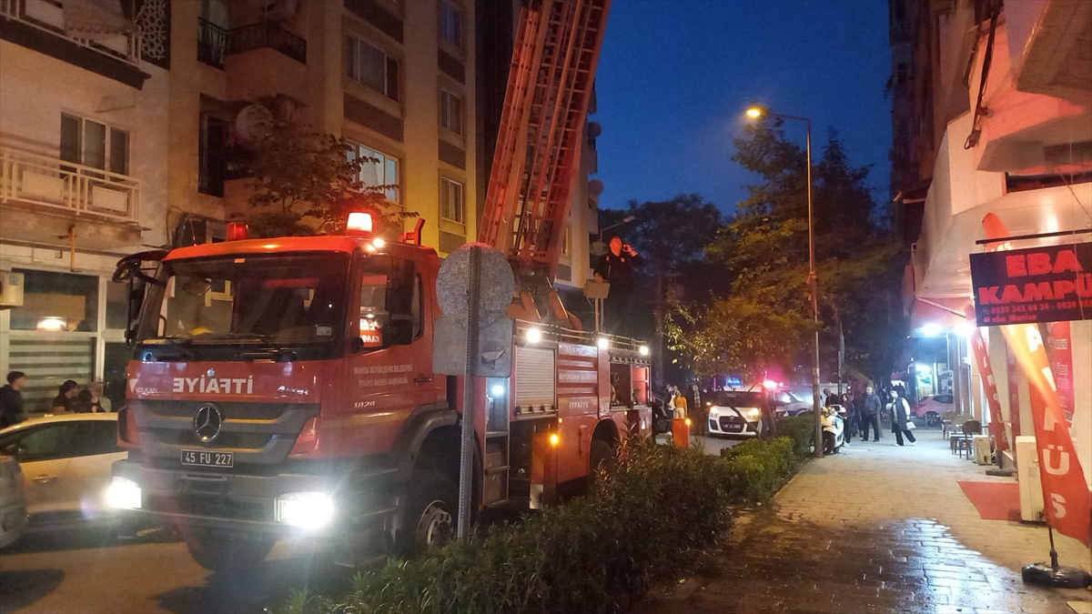 Manisa'da eşiyle tartışan kişi evini ateşe verdi