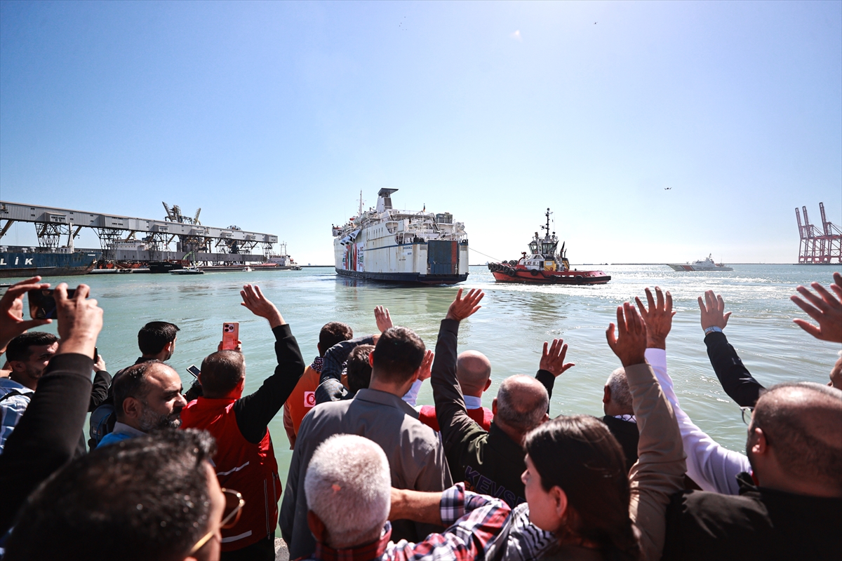 Türkiye'nin Gazze'ye umut taşıyan 17. "İyilik Gemisi" Mersin Limanı'ndan uğurlandı