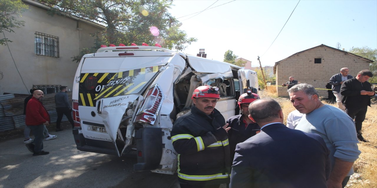 Muş’ta Hemzemin Geçitte Tren Servise Çarptı: 17 Öğrenci Yaralandı