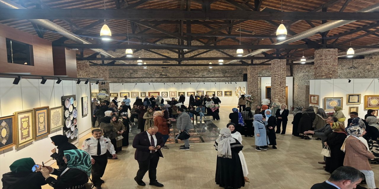 Saliha Çığ Atölyesi'nden "Devr-i Tezyin Tezhip-Çini Sergisi" Saray Koleksiyonları Müzesi'nde Sanatseverlerle Buluştu