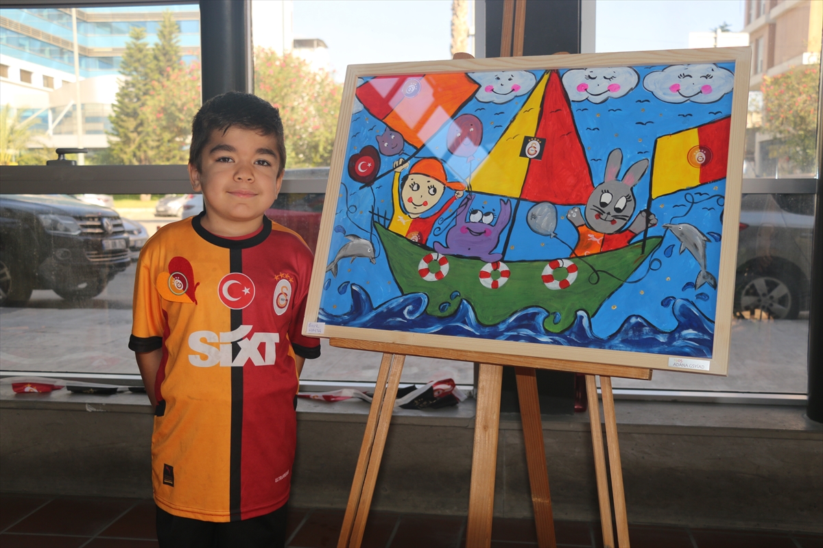 Adana'da özel gereksinimli çocukların "Galatasaray" temalı resimleri sergilendi