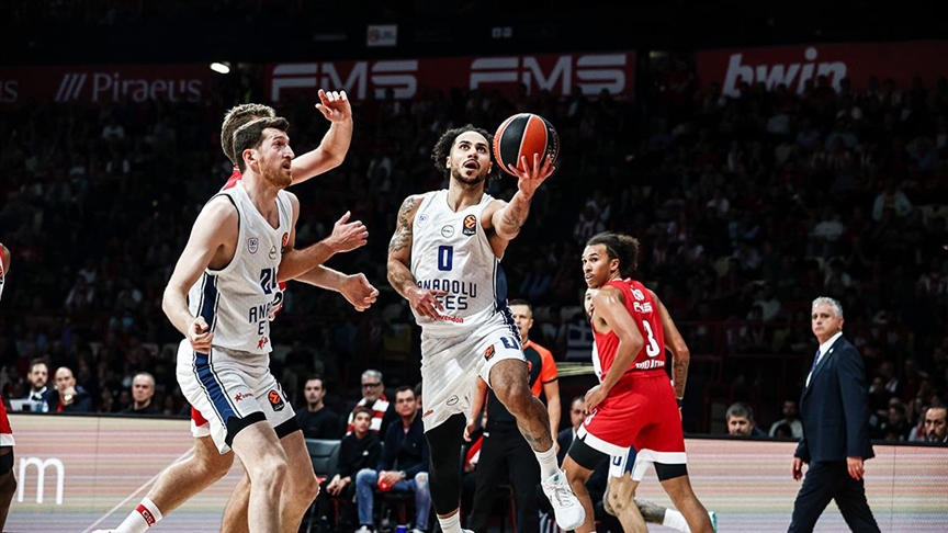 Anadolu Efes, Yunanistan ekibi Olympiakos'u 82-78 yendi
