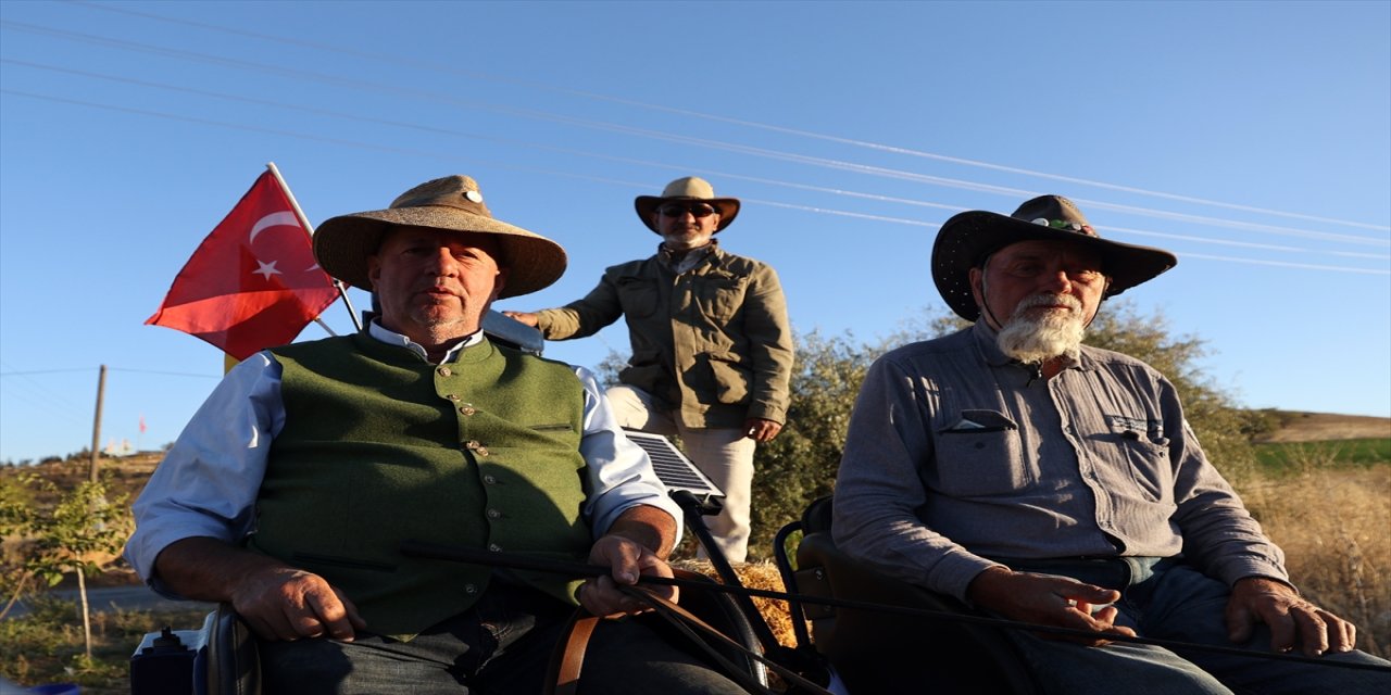 Alman Barış Çanları ekibi 4 bin 800 kilometrelik barış yolculuğunda Konya’nın Ilgın ilçesine ulaştı